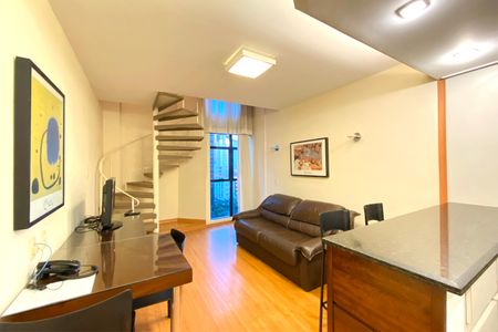 Sala de kitnet/studio para alugar com 1 quarto, 42m² em Savassi, Belo Horizonte