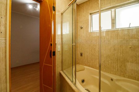 Apartamento à venda com 86m², 2 quartos e 2 vagasBanheiro da Suíte