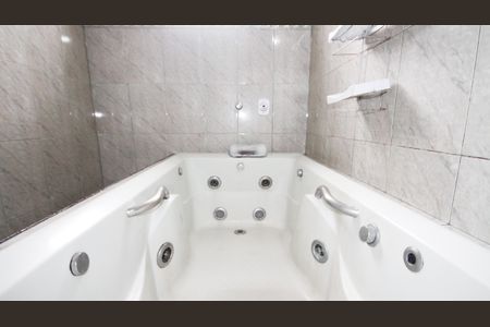 Casa para alugar com 171m², 3 quartos e 6 vagas Casa para alugar com 171m², 3 quartos e 6 vagasBanheiro da Suíte 3