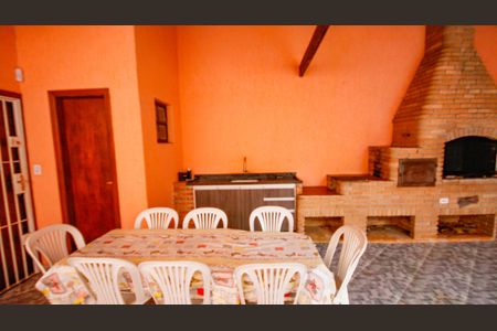 Casa para alugar com 171m², 3 quartos e 6 vagas Casa para alugar com 171m², 3 quartos e 6 vagasÁrea comum - Churrasqueira