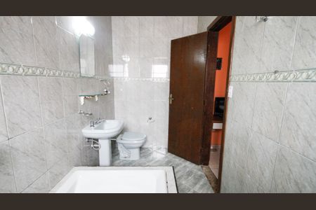 Casa para alugar com 171m², 3 quartos e 6 vagas Casa para alugar com 171m², 3 quartos e 6 vagasBanheiro da Suíte 3