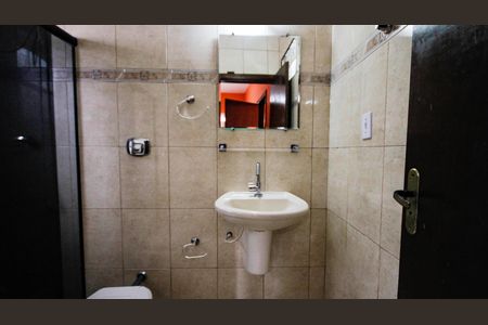 Casa para alugar com 171m², 3 quartos e 6 vagas Casa para alugar com 171m², 3 quartos e 6 vagasBanheiro da Suíte 1