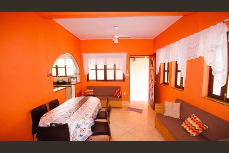 Sala de casa para alugar com 3 quartos, 171m² em Vilamar, Praia Grande