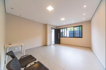 Casa à venda com 3 quartos, 226m² em Vila Scarpelli, Santo André