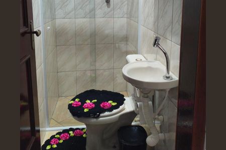 Casa à venda com 78m², 3 quartos e 2 vagasBanheiro