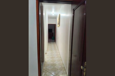 Casa à venda com 78m², 3 quartos e 2 vagasCorredor