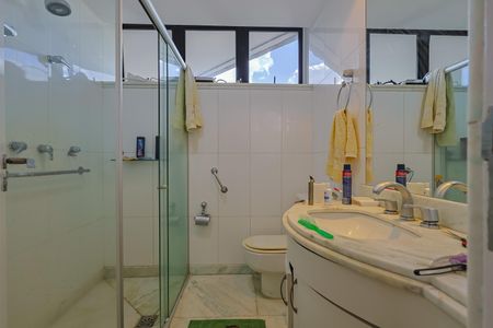 Apartamento à venda com 150m², 4 quartos e 2 vagasBanheiro 