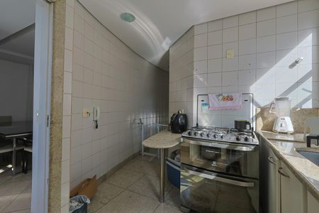 Apartamento à venda com 150m², 4 quartos e 2 vagasCozinha 