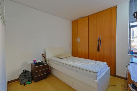 Apartamento à venda com 150m², 4 quartos e 2 vagasQuarto 2