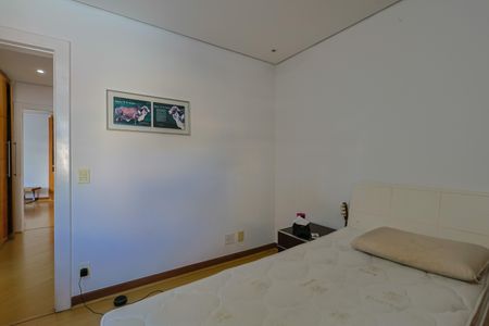Apartamento à venda com 150m², 4 quartos e 2 vagasQuarto 2