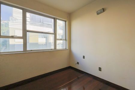 Apartamento à venda com 175m², 4 quartos e 3 vagasQuarto 2