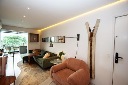 Sala de apartamento à venda com 2 quartos, 105m² em Vila Madalena, São Paulo