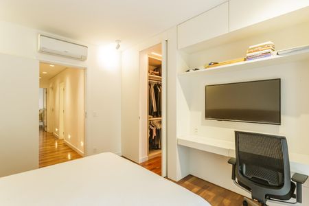 Apartamento para alugar com 212m², 3 quartos e 2 vagasSuíte 2