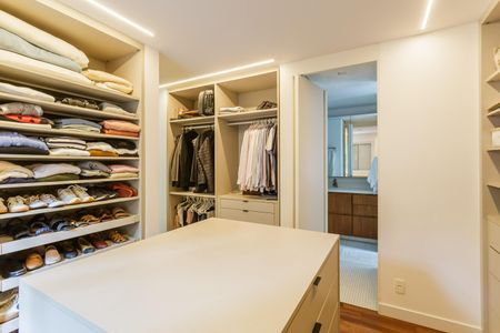Apartamento para alugar com 212m², 3 quartos e 2 vagasCloset da suíte 2