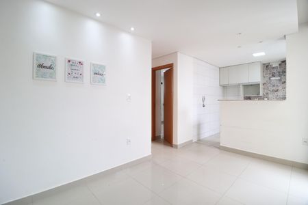 Sala de apartamento para alugar com 2 quartos, 44m² em Jardim Holanda, Uberlândia