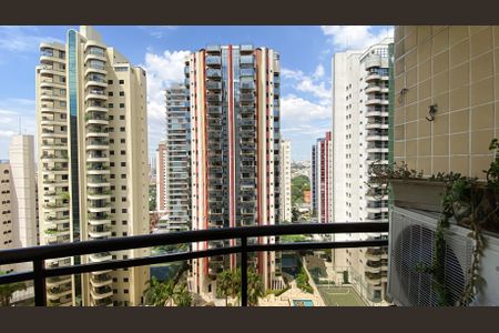 Apartamento à venda com 168m², 3 quartos e 3 vagas Apartamento à venda com 168m², 3 quartos e 3 vagasSacada da Suíte 1