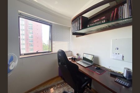 Apartamento à venda com 168m², 3 quartos e 3 vagas Apartamento à venda com 168m², 3 quartos e 3 vagasEscritório