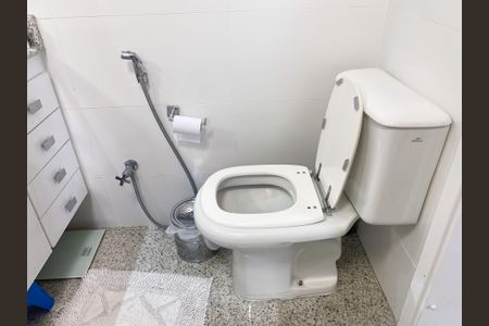 Apartamento à venda com 168m², 3 quartos e 3 vagas Apartamento à venda com 168m², 3 quartos e 3 vagasBanheiro da Suíte 1