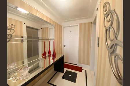 Apartamento à venda com 168m², 3 quartos e 3 vagas Apartamento à venda com 168m², 3 quartos e 3 vagasHall social