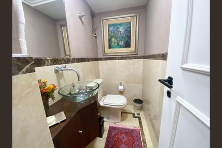 Apartamento à venda com 168m², 3 quartos e 3 vagas Apartamento à venda com 168m², 3 quartos e 3 vagasLavabo