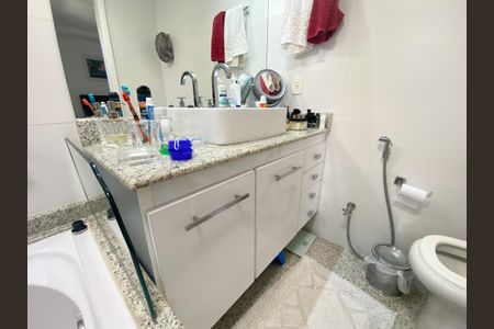 Apartamento à venda com 168m², 3 quartos e 3 vagas Apartamento à venda com 168m², 3 quartos e 3 vagasBanheiro da Suíte 1