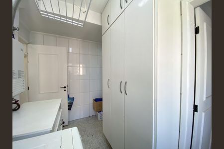Apartamento à venda com 168m², 3 quartos e 3 vagas Apartamento à venda com 168m², 3 quartos e 3 vagasÁrea de Serviço