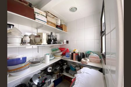 Apartamento à venda com 168m², 3 quartos e 3 vagas Apartamento à venda com 168m², 3 quartos e 3 vagasDespensa