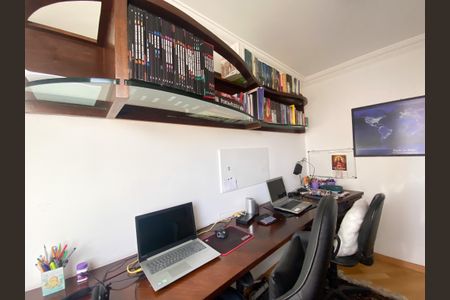 Apartamento à venda com 168m², 3 quartos e 3 vagas Apartamento à venda com 168m², 3 quartos e 3 vagasEscritório