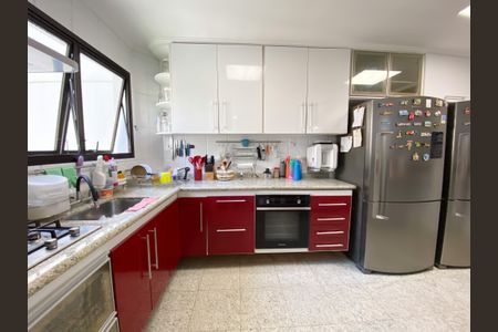 Apartamento à venda com 168m², 3 quartos e 3 vagas Apartamento à venda com 168m², 3 quartos e 3 vagasCozinha