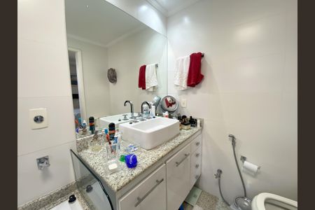 Apartamento à venda com 168m², 3 quartos e 3 vagas Apartamento à venda com 168m², 3 quartos e 3 vagasBanheiro da Suíte 1