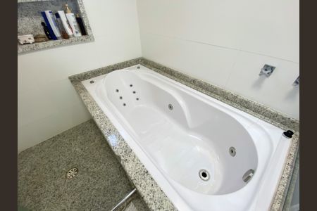 Apartamento à venda com 168m², 3 quartos e 3 vagas Apartamento à venda com 168m², 3 quartos e 3 vagasBanheiro da Suíte 1