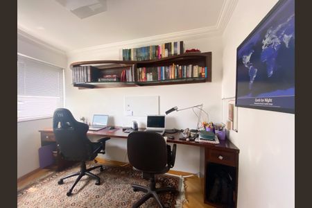 Apartamento à venda com 168m², 3 quartos e 3 vagas Apartamento à venda com 168m², 3 quartos e 3 vagasEscritório