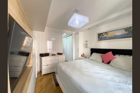 Apartamento à venda com 168m², 3 quartos e 3 vagas Apartamento à venda com 168m², 3 quartos e 3 vagasSuíte 1