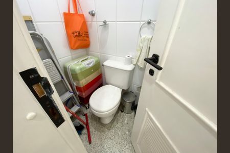 Apartamento à venda com 168m², 3 quartos e 3 vagas Apartamento à venda com 168m², 3 quartos e 3 vagasBanheiro de serviço