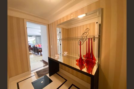 Apartamento à venda com 168m², 3 quartos e 3 vagas Apartamento à venda com 168m², 3 quartos e 3 vagasHall social