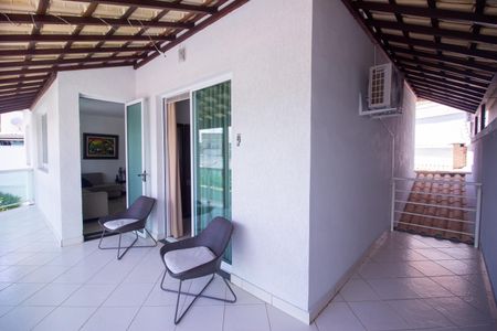 Varanda de casa à venda com 4 quartos, 365m² em Cabral, Contagem