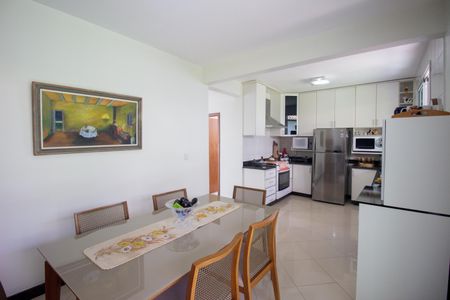 Casa à venda com 365m², 4 quartos e 3 vagasCozinha