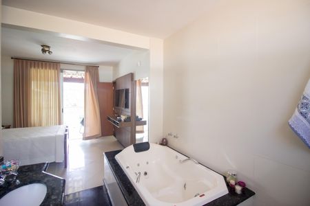 Casa à venda com 365m², 4 quartos e 3 vagasBanheiro da Suíte