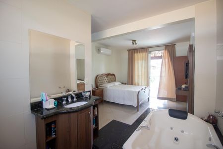 Casa à venda com 365m², 4 quartos e 3 vagasBanheiro da Suíte