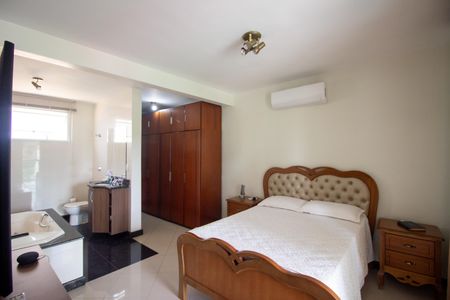 Quarto Suíte de casa à venda com 4 quartos, 365m² em Cabral, Contagem