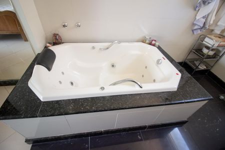 Casa à venda com 365m², 4 quartos e 3 vagasBanheiro da Suíte