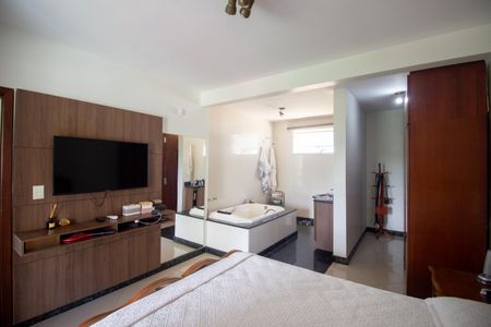 Casa à venda com 365m², 4 quartos e 3 vagasQuarto Suíte