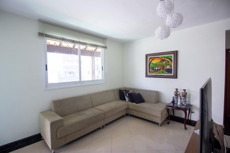 Sala de TV de casa à venda com 4 quartos, 365m² em Cabral, Contagem