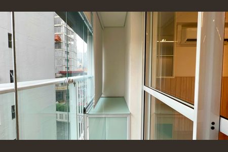 Varanda de kitnet/studio para alugar com 1 quarto, 25m² em Pinheiros, São Paulo