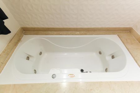 Apartamento à venda com 178m², 3 quartos e 4 vagasBanheiro da Suíte 2