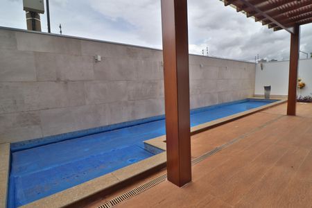 Casa de condomínio para alugar com 300m², 5 quartos e 4 vagasPiscina