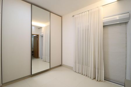 Casa de condomínio para alugar com 300m², 5 quartos e 4 vagasQuarto 5 - Suíte