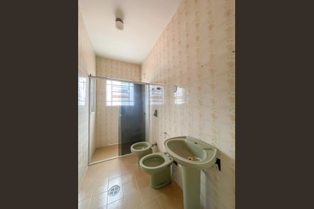 Casa à venda com 130m², 3 quartos e 3 vagasBanheiro 2