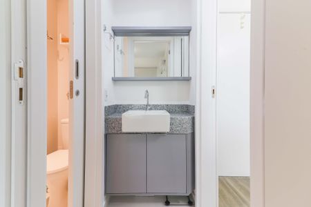 Studio para alugar com 32m², 1 quarto e 1 vaga Studio para alugar com 32m², 1 quarto e 1 vagaBanheiro