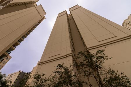 Apartamento para alugar com 75m², 2 quartos e 3 vagasFachada